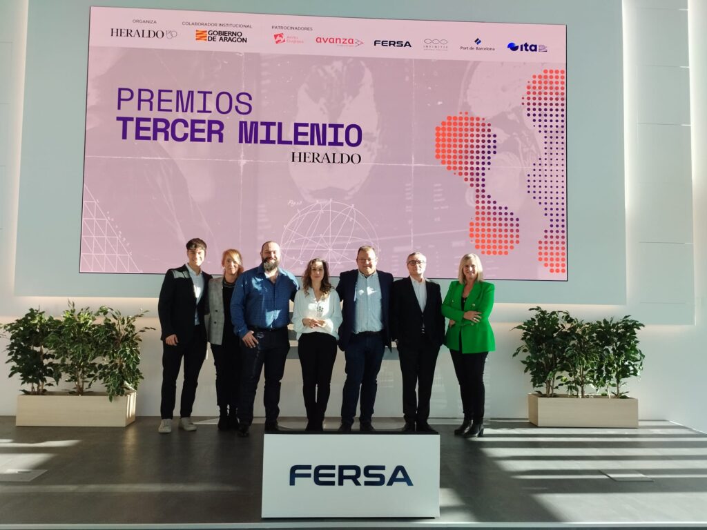 equipo Querqus con el Premio a la Innovacion Tecnologica Tercer Milenio